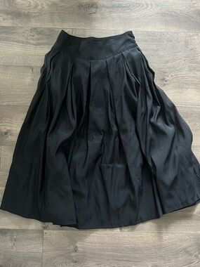 Vintage Forever 21 Black A-Line Pleated Midi Skirt